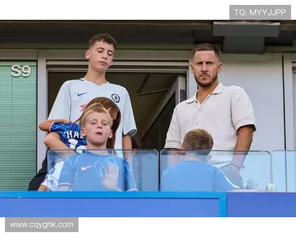 阿扎尔重返斯坦福桥分享照片感慨回家感觉真好